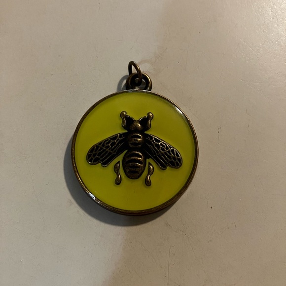 Gucci stamped Bee Pendant/ charm/ zipper pull - Picture 4 of 5